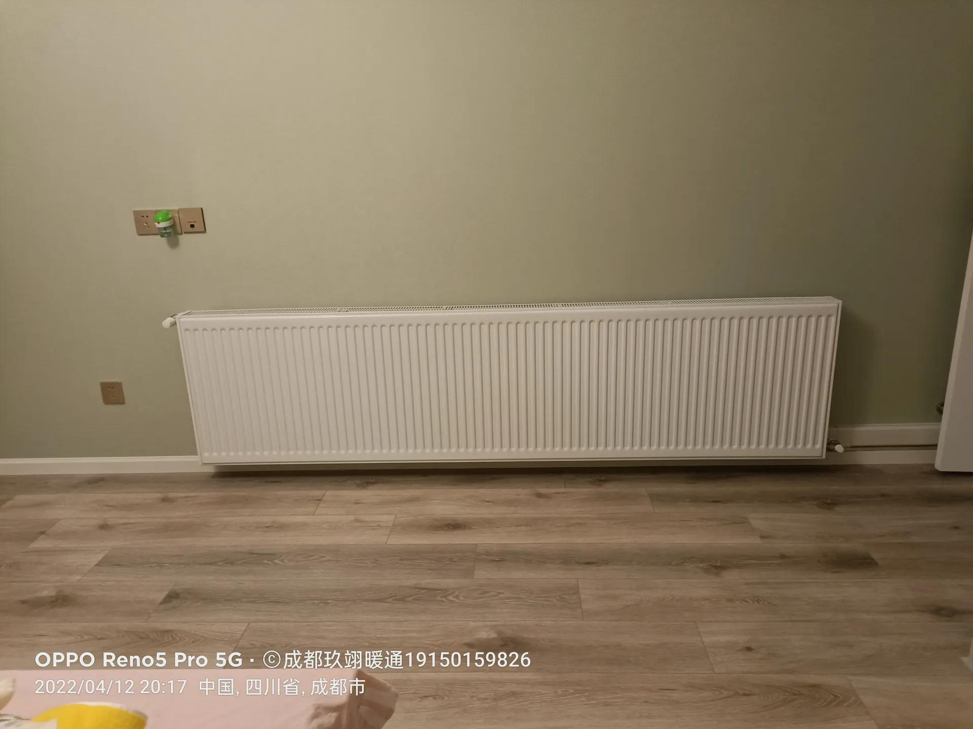 明装暖气片